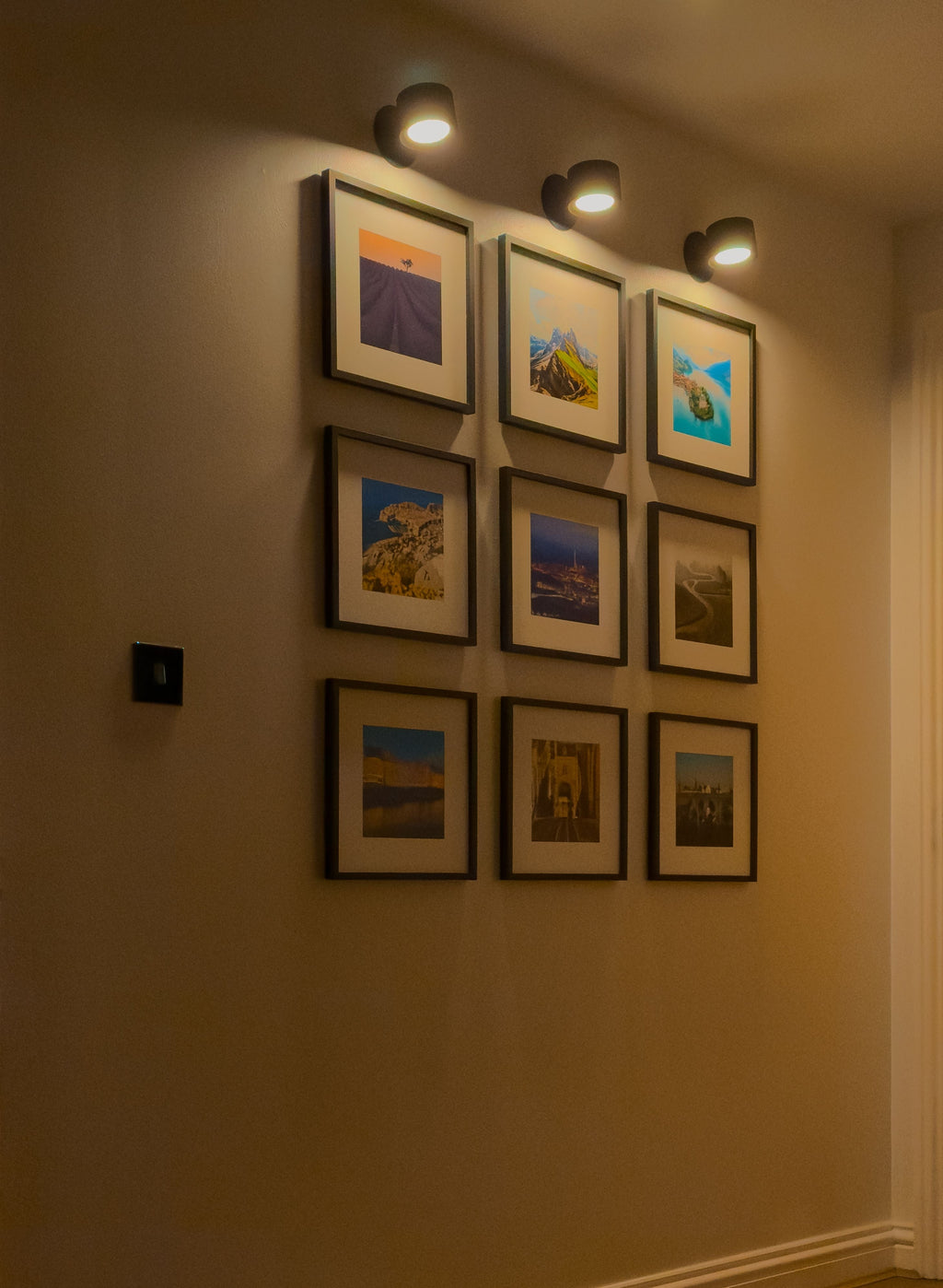 Wireless Magnetic LED Wall Light 360° Rotating – Rechargeable Touch & Remote Control Lamp