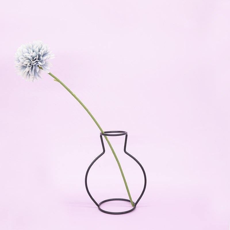 Sleek Iron Line Vase Stand – Minimalist Metal Flower Display in 5 Styles