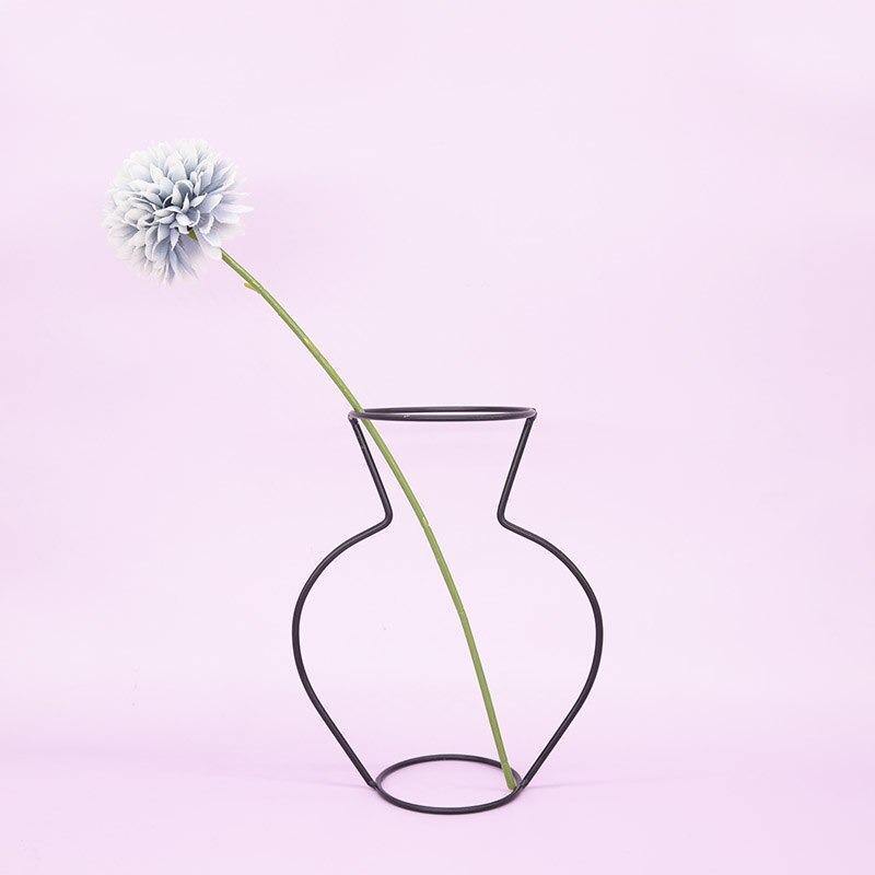 Sleek Iron Line Vase Stand – Minimalist Metal Flower Display in 5 Styles