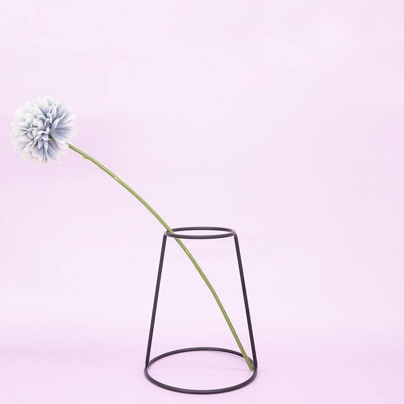 Sleek Iron Line Vase Stand – Minimalist Metal Flower Display in 5 Styles