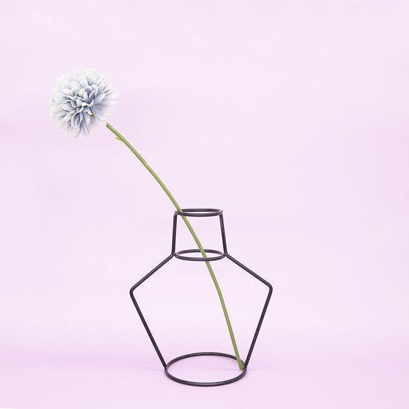 Sleek Iron Line Vase Stand – Minimalist Metal Flower Display in 5 Styles