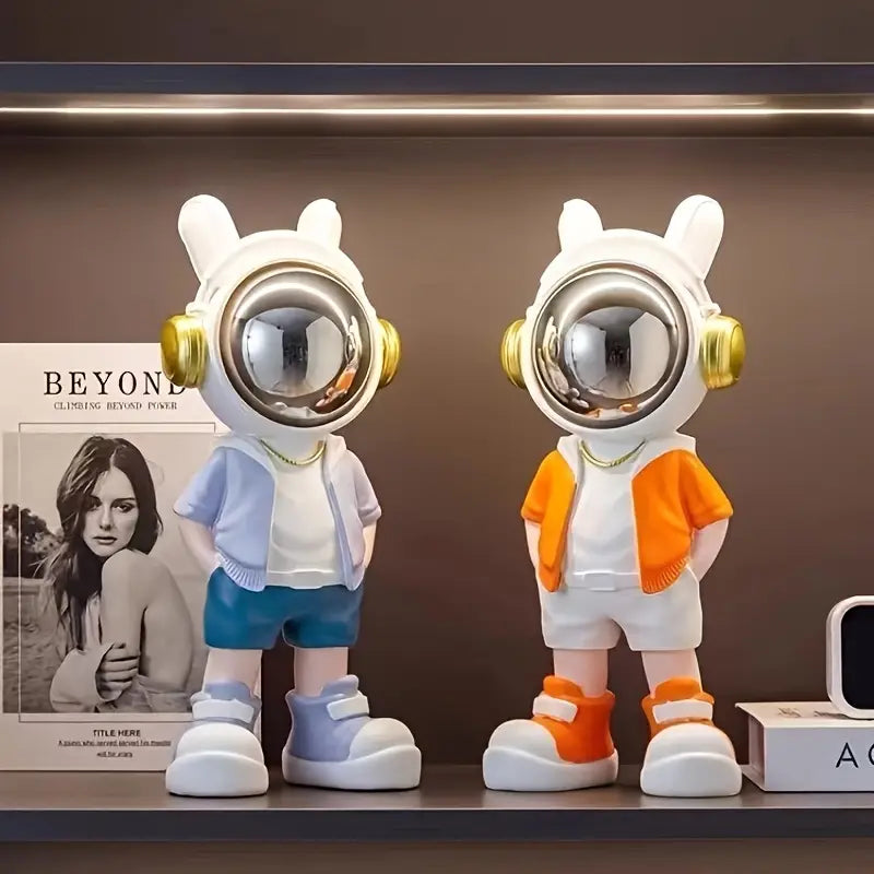 Modern Astronaut Resin Figurine with Mirrored Helmet – Pop Art Desk & Shelf Decor