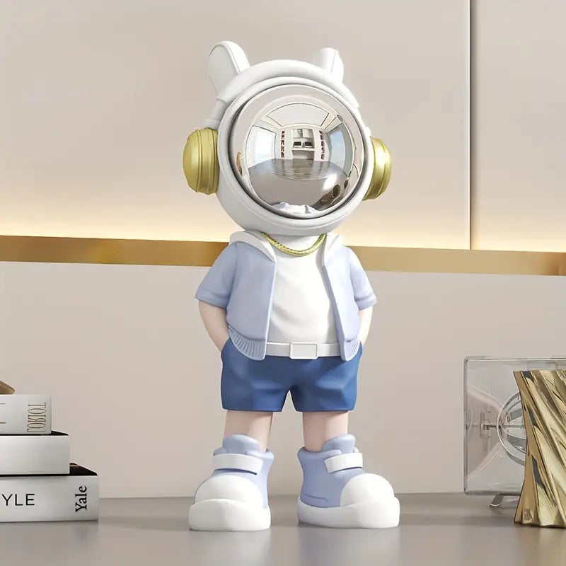 Modern Astronaut Resin Figurine with Mirrored Helmet – Pop Art Desk & Shelf Decor