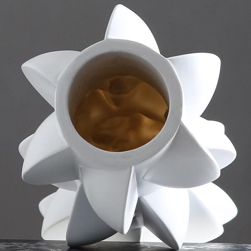 Artistic Flower Petal Resin Vase – Modern Sculptural Display in White or Black