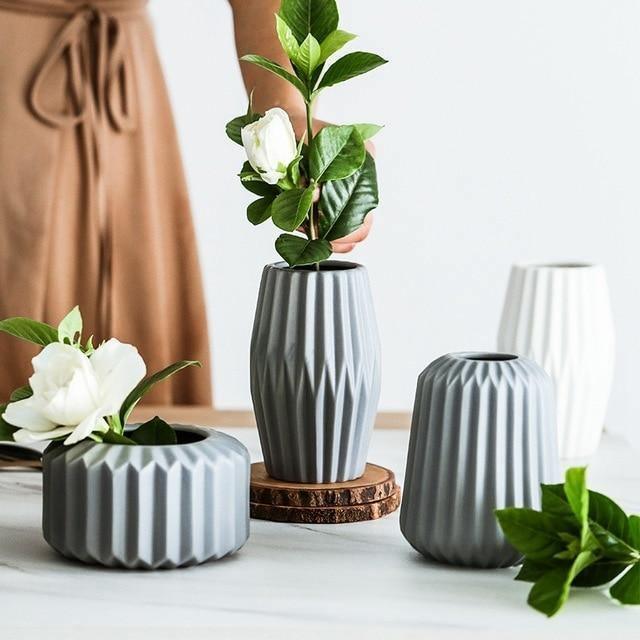 Modern Ceramic Porcelain Tabletop Vases – Available in 5 Colors