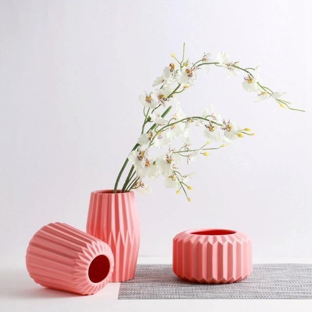 Modern Ceramic Porcelain Tabletop Vases – Available in 5 Colors