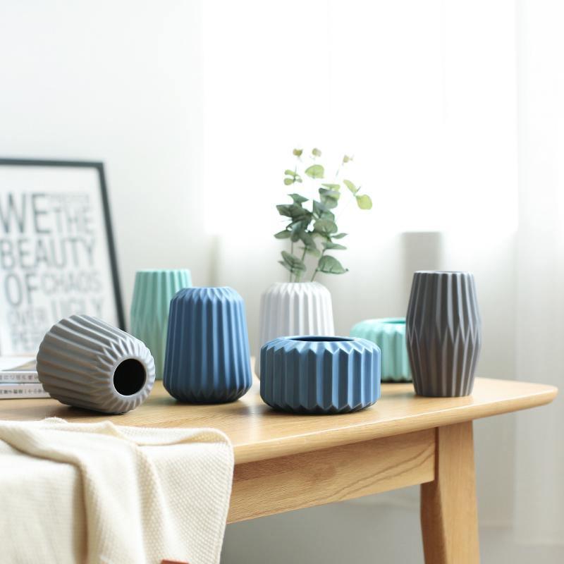 Modern Ceramic Porcelain Tabletop Vases – Available in 5 Colors