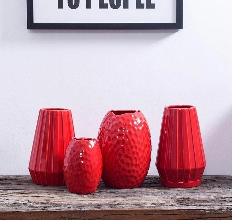 Elegant Curved Red Ceramic Vase – Modern Home Decor in 11 Shapes & Sizes