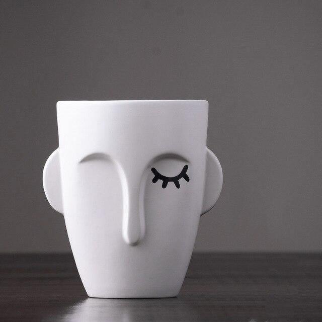 Artistic Face Ceramic Vase – Modern Art-Inspired Flower Display in Two Sizes