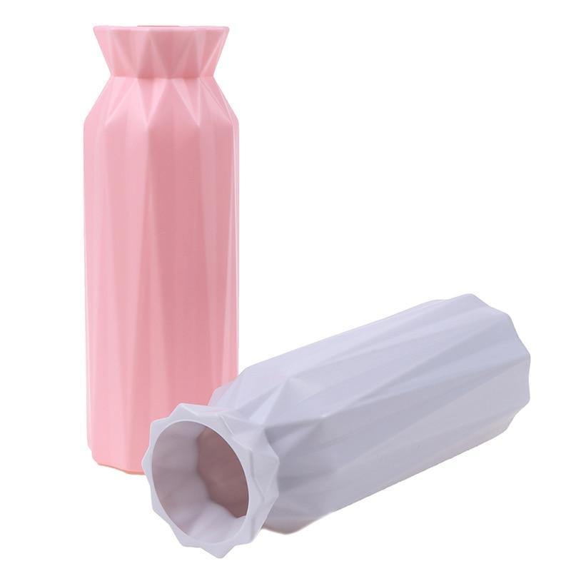 Angular Geometric Floral Vase – Modern Plastic Tabletop Display 18cm