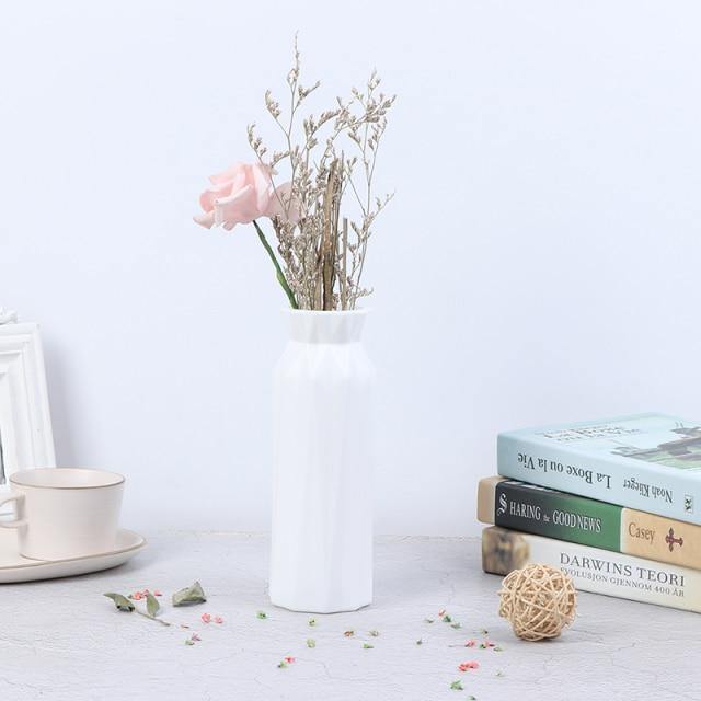 Angular Geometric Floral Vase – Modern Plastic Tabletop Display 18cm