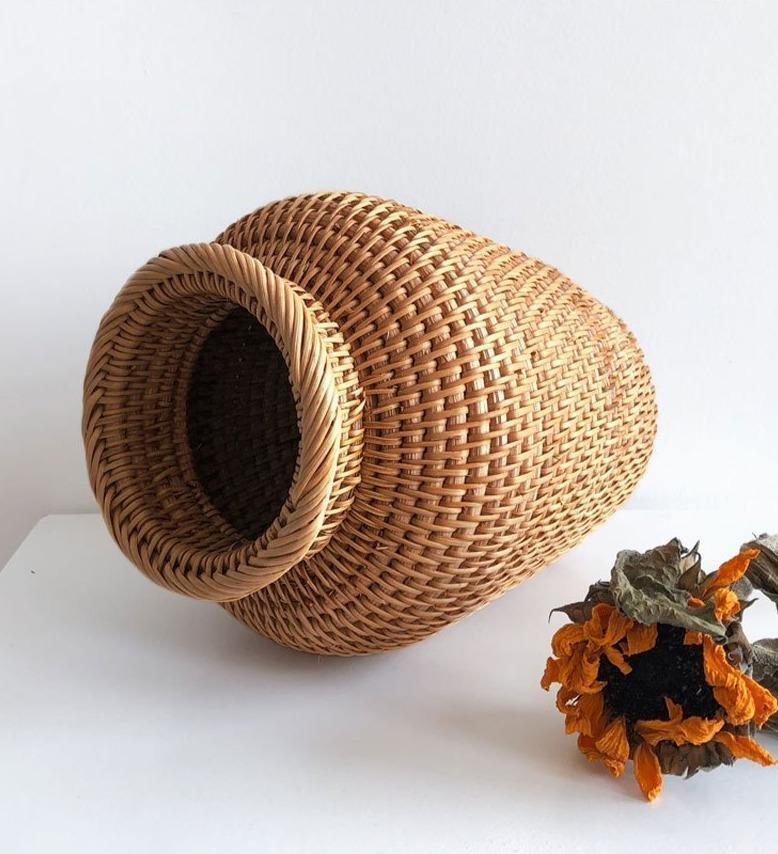Handcrafted Natural Rattan Vase – Non-Coated Woven Display for Dried Flowers
