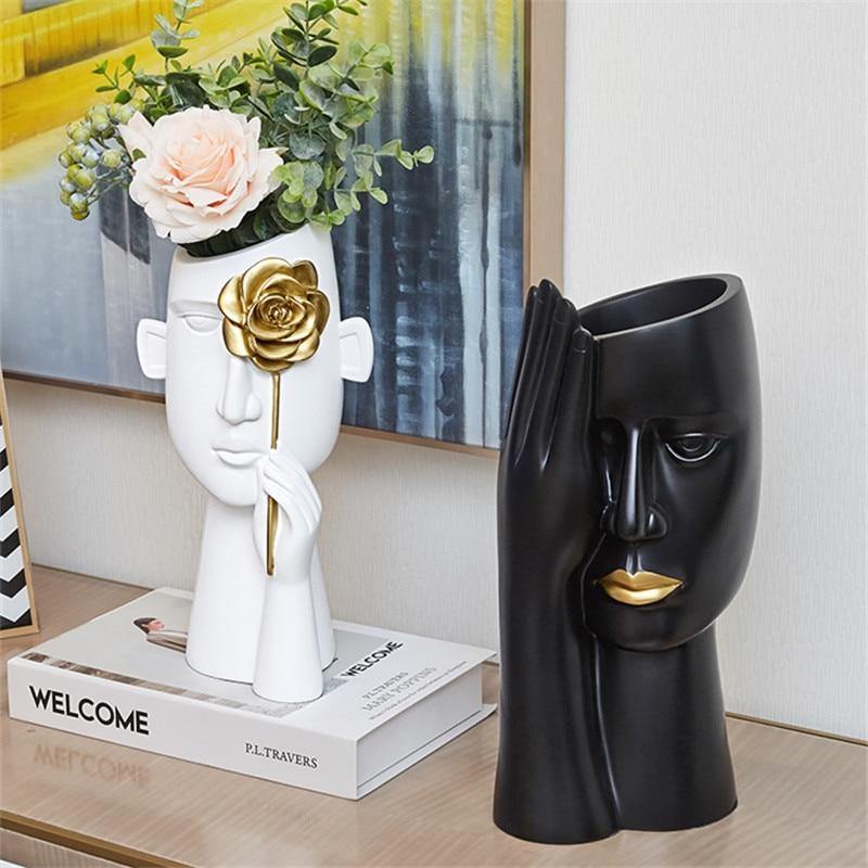 Contemporary Artistic Head Vase with Gold Details – Resin Decor in Black or White