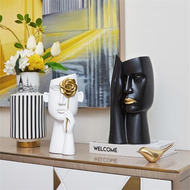 Contemporary Artistic Head Vase with Gold Details – Resin Decor in Black or White