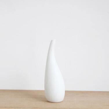 White Porcelain Water Drop Design Vase – Elegant Minimalist Flower Display in 3 Sizes