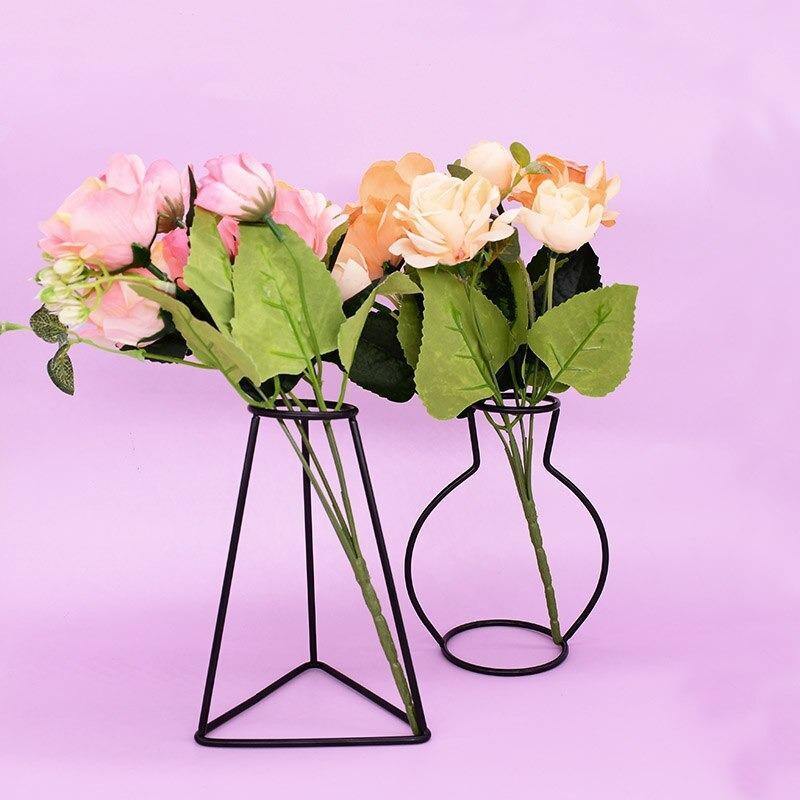 Sleek Iron Line Vase Stand – Minimalist Metal Flower Display in 5 Styles